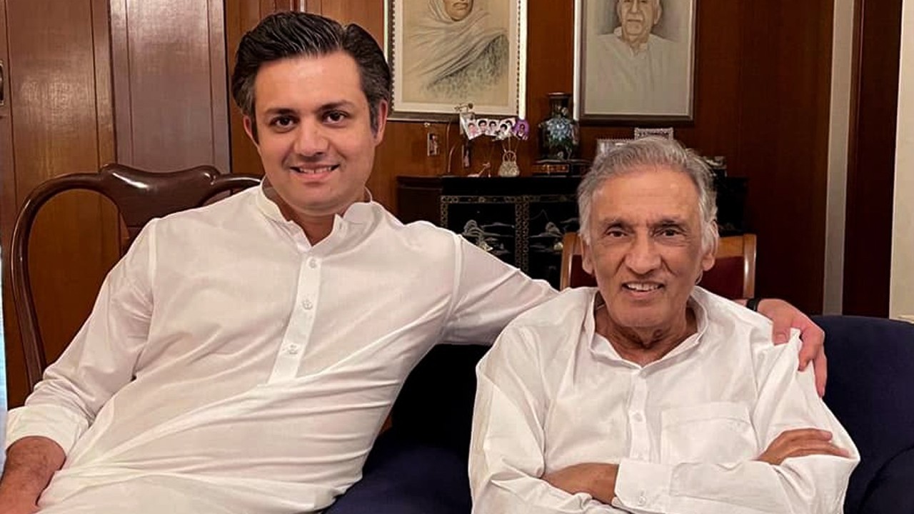 Veteran politician Mian Azhar passes away