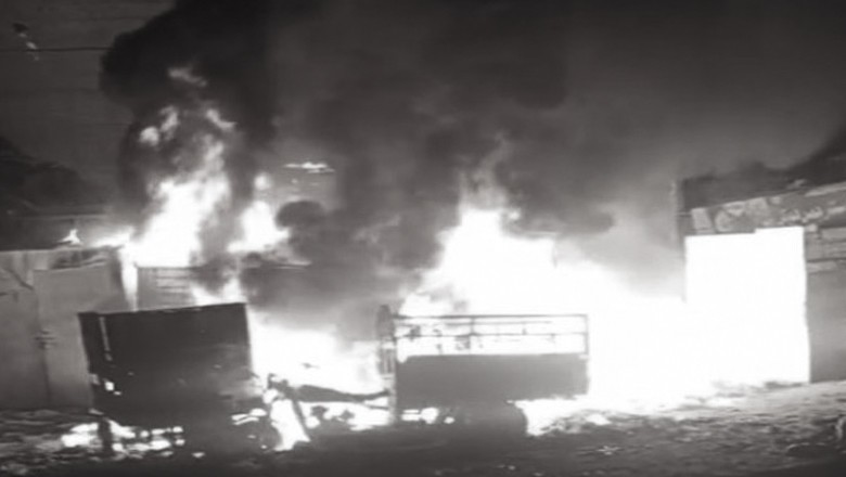 Devastating fire in Karachi's Sohrab Goth razes 30 warehouses