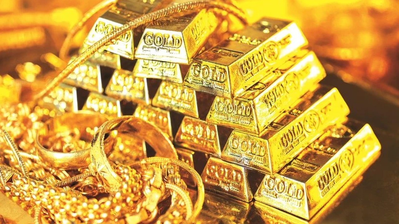 Gold price rises slightly in Pakistan despite global dip