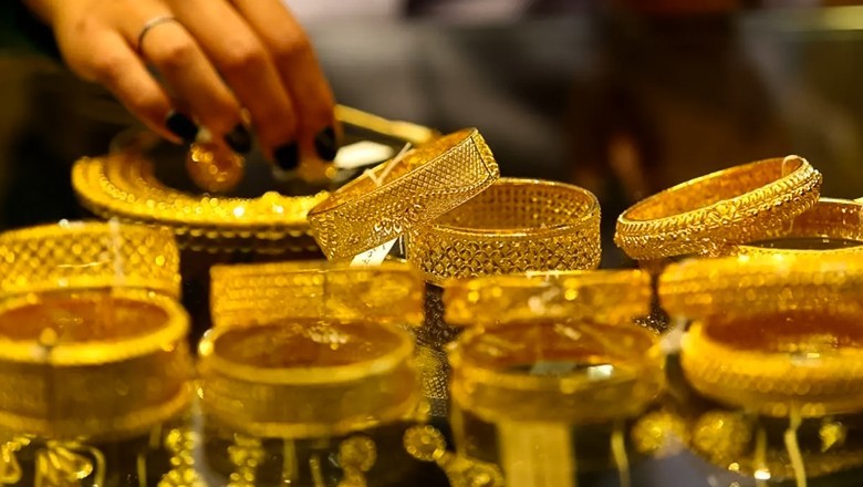 Gold price falls Rs1,500 per tola in Pakistan