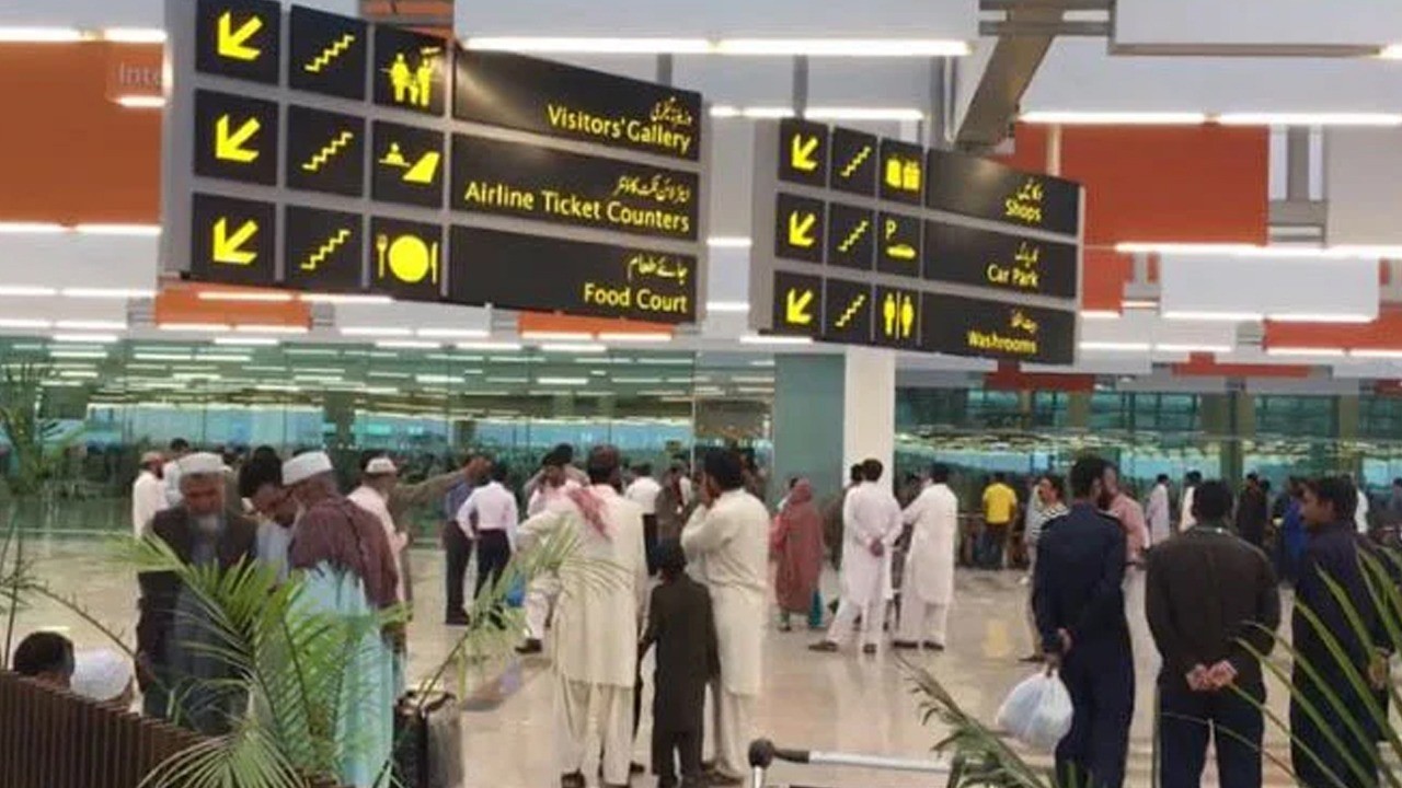 Islamabad airport to shut down for 8 days