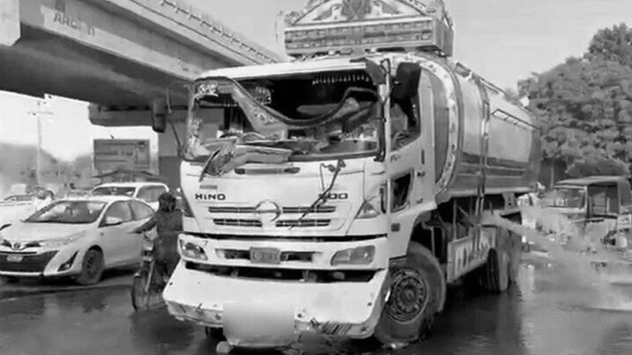 Water tanker runs over child waiting for mother outside home in Karachi's Orangi Town