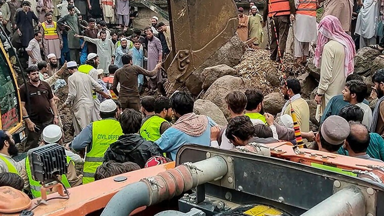 325 dead as heavy rains, flash floods wreak havoc in KP