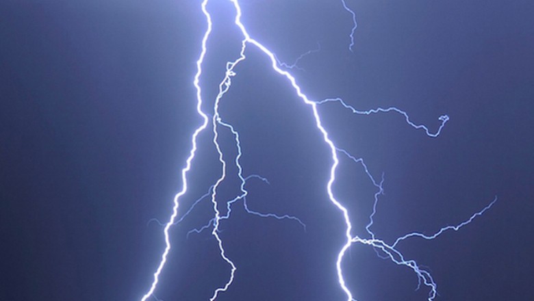 Man, dozens of livestock die in lightning strikes in Tharparkar