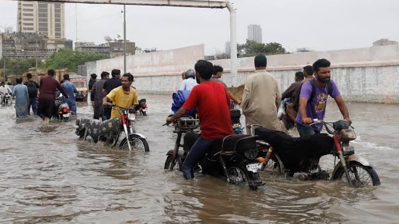 Netizens outraged as Karachi floods yet again amid development woes