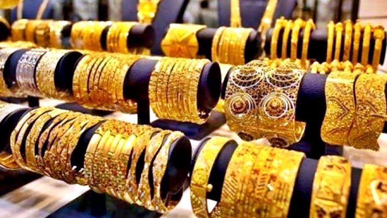 Gold rises Rs2,000 per tola in Pakistan