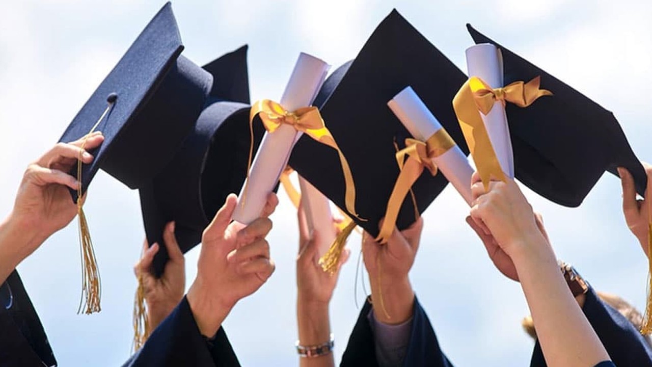 Pakistan to offer 500 scholarships to Bengali students