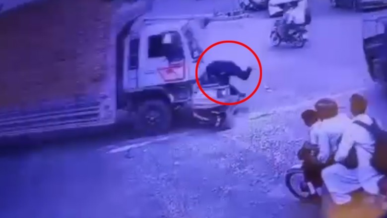 Reckless driving claims life in Karachi as truck crushes motorcyclist, rickshaw in Karachi