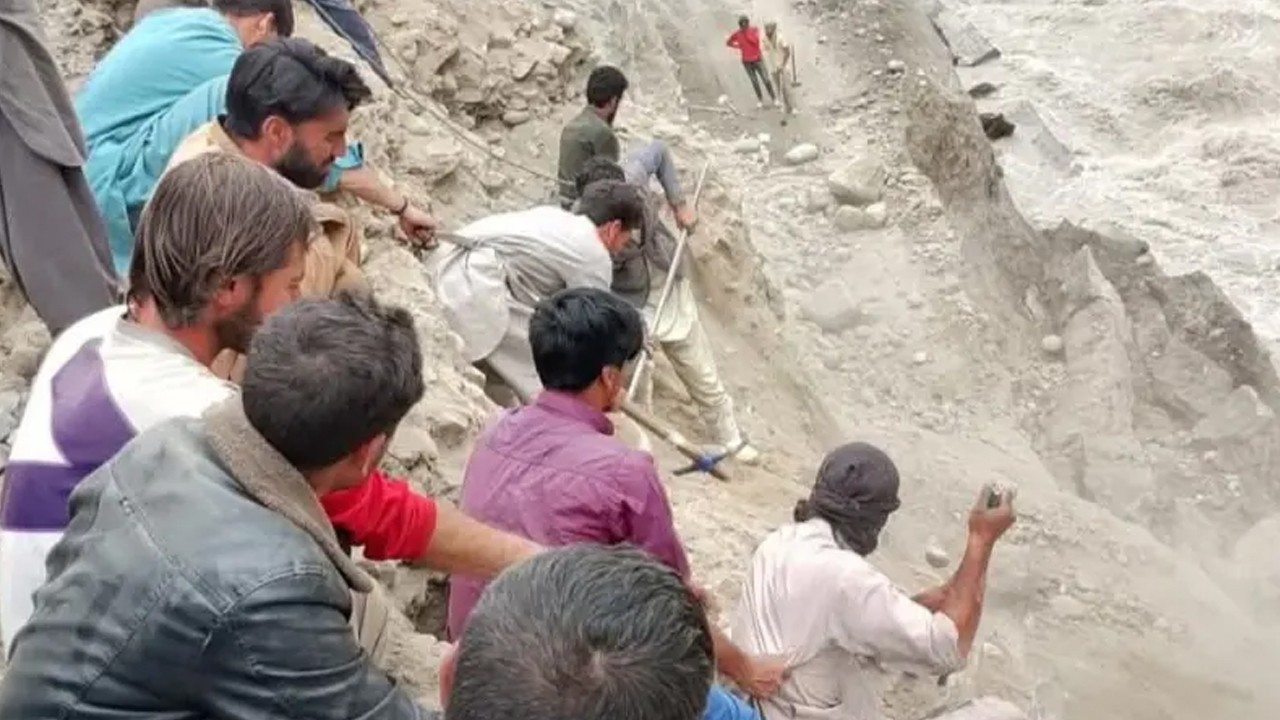 Several areas in Gilgit-Baltistan's Ghizer district cut off for fifth day