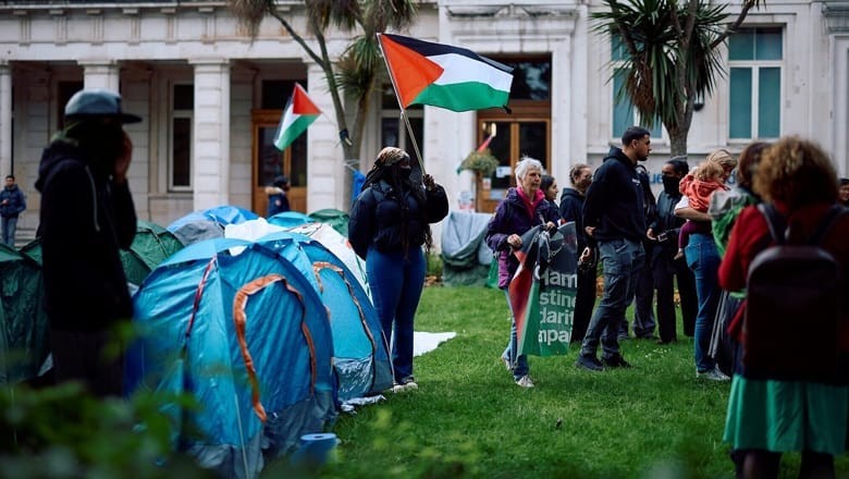 UK to facilitate dozens of Gazan students with university scholarships