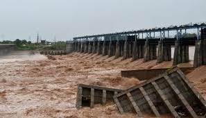 Should Pakistan build new dams to control floods?