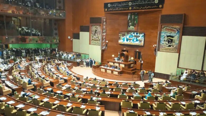 Sindh Assembly raises lawmakers’ monthly pay to Rs450,000