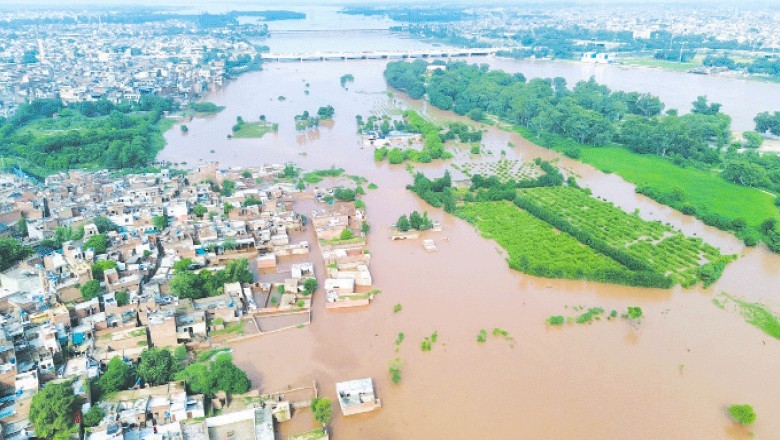 Ravi River surge floods housing societies in Lahore