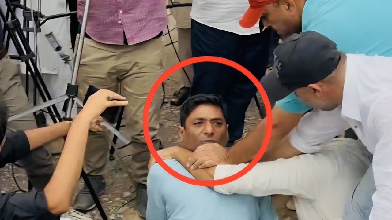 PTI workers clash with journalists at Aleema Khan's media talk