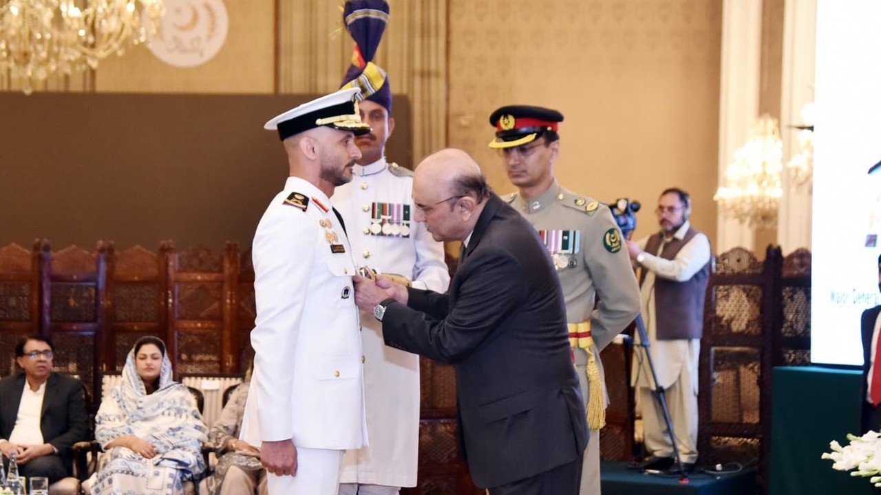 UAE naval chief honoured with Nishan-i-Imtiaz by President Zardari