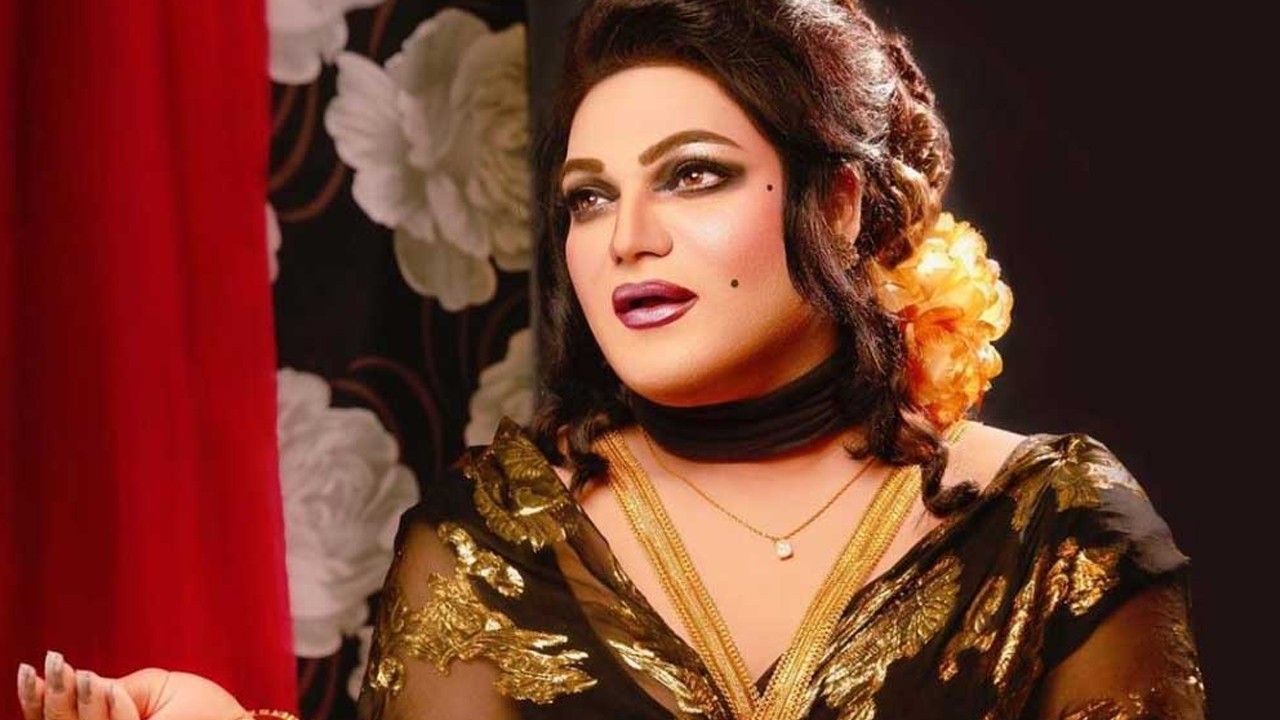 Lahore man lands in lock-up for playing Noor Jehan song at top volume in car