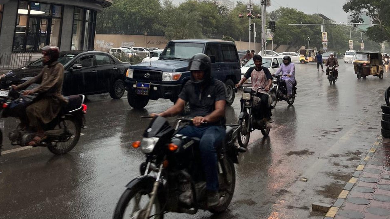 Karachi to enjoy light showers and pleasant weather today