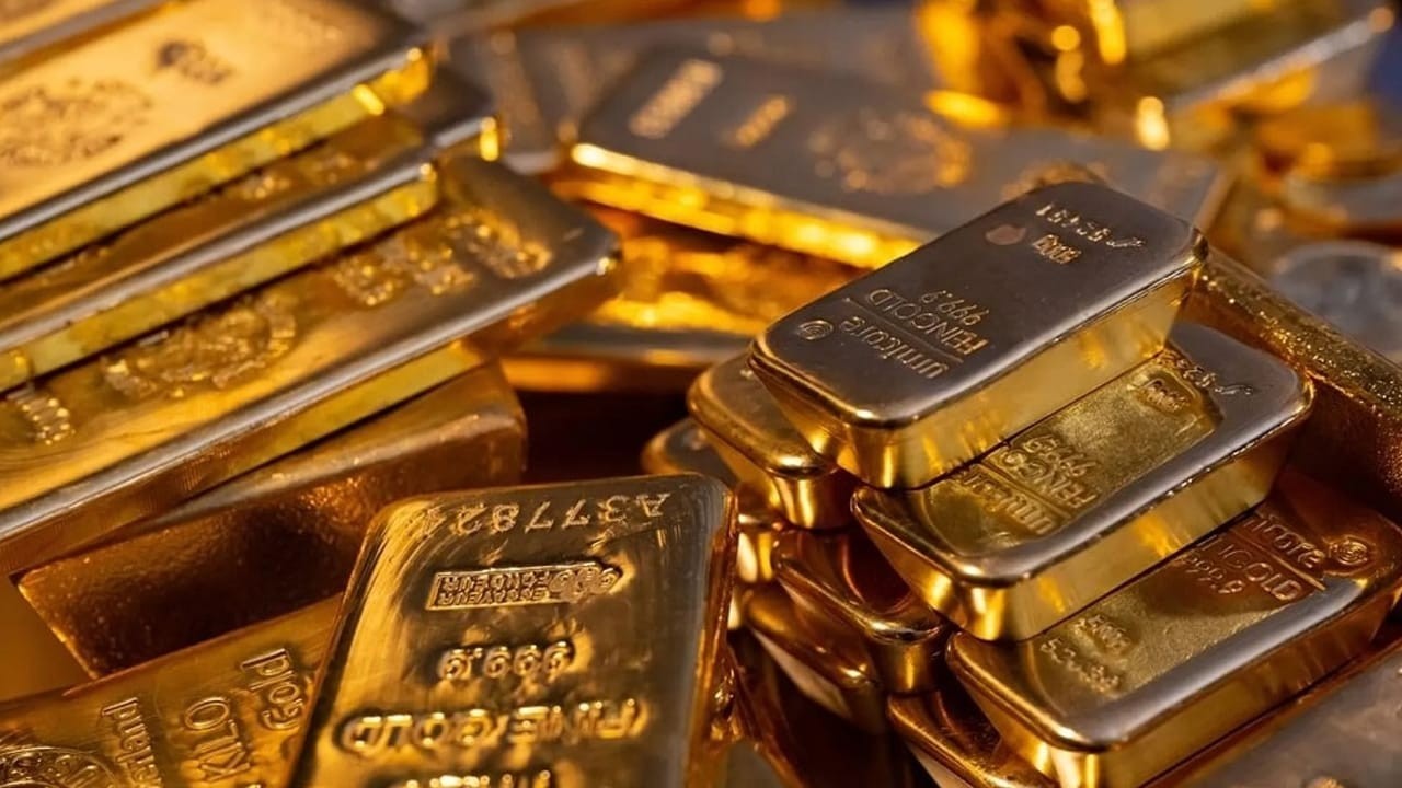 Gold prices surge by Rs2,800 per tola in Pakistan