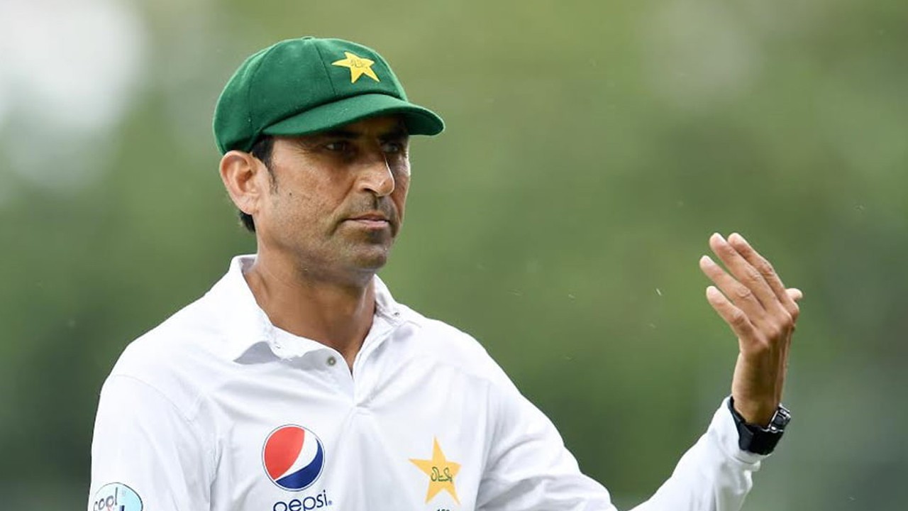 Younis Khan urges players to focus on cricket, not politics