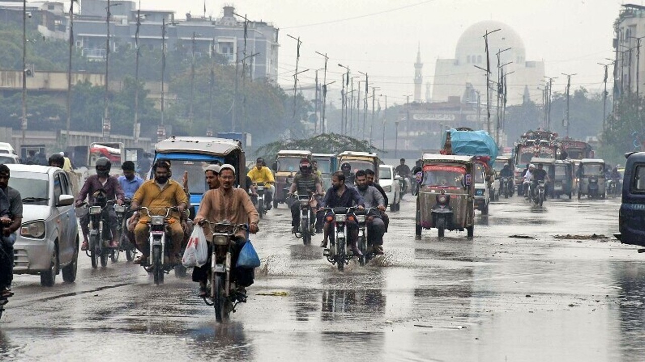 Karachi likely to receive rain tomorrow