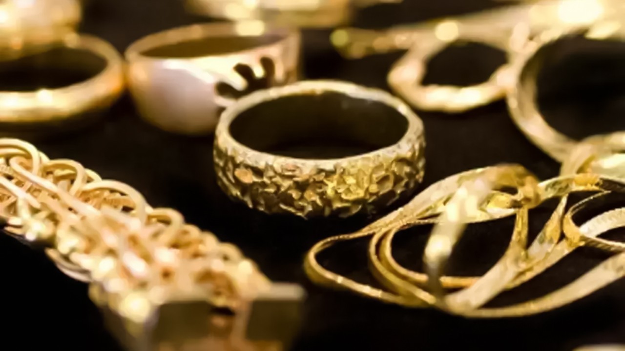 Gold price rises Rs3,178 per tola to touch new peak in Pakistan