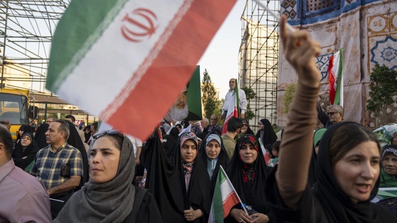 Iran executes seven for ties with Israel