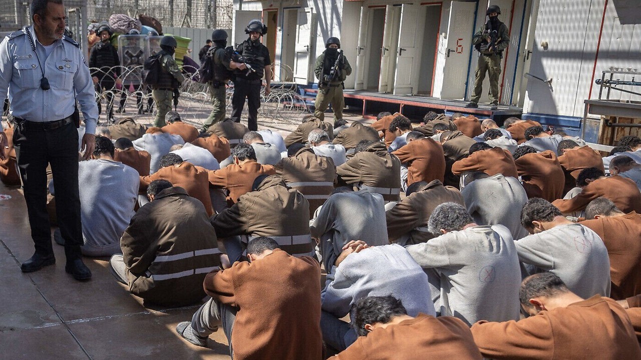 Freed Palestinian prisoners infected with scabies in Israeli jails