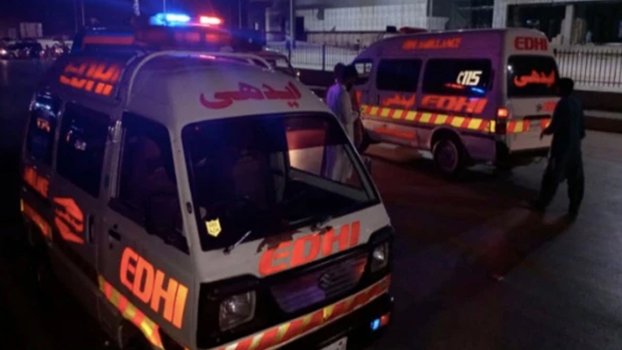 Speeding bus kills two teenage boys in Karachi