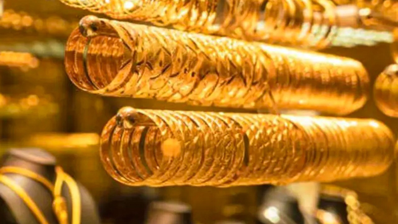 Gold prices jump by Rs5,800 per tola in Pakistan