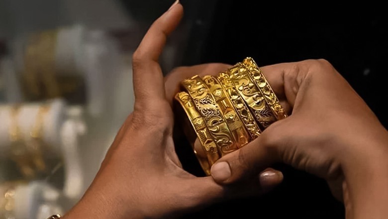 Per tola price of gold in Pakistan rises by Rs14,100