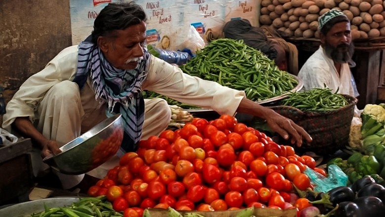 Tomato prices skyrocket to Rs560 per kg across Pakistan