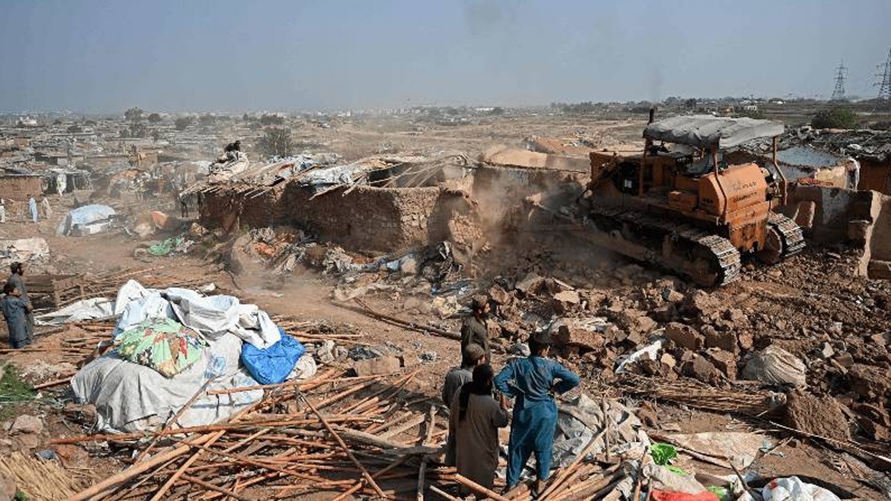 Over 1,000 vacated Afghan houses demolished in Sohrab Goth operation