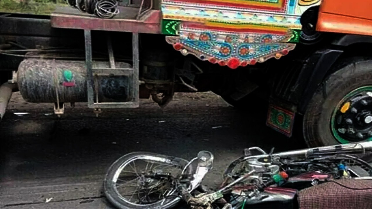 10-year-old boy killed as speeding water tanker hits motorcycle in Karachi