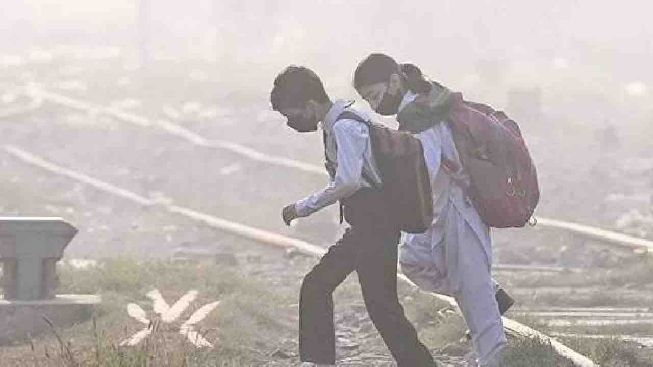 Punjab revises school timings amid worsening smog situation