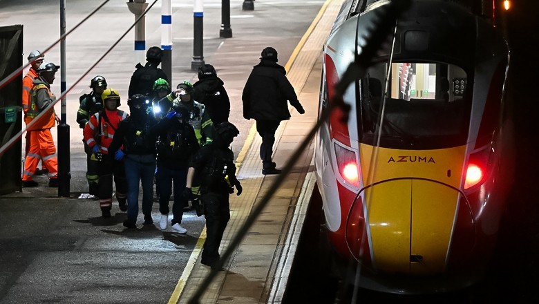 9 people suffer life-threatening injuries in UK train stabbing attack