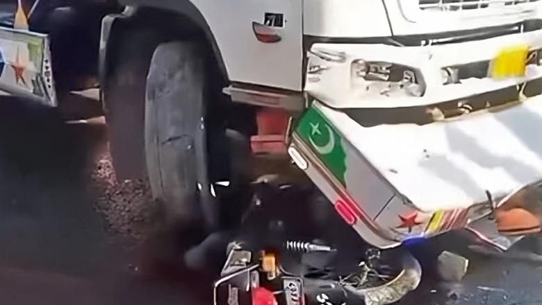 Mini truck crushes two motorcyclists in Karachi, one dead