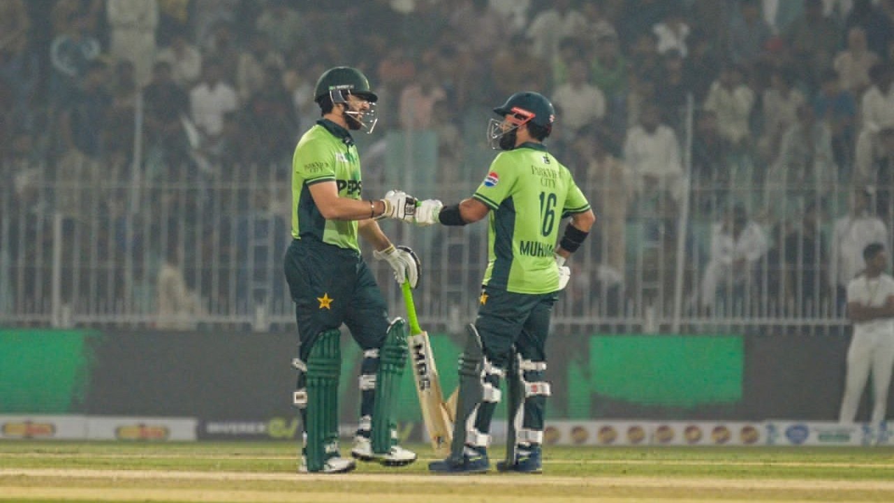 Pakistan defeat South Africa by two wickets in first ODI thriller