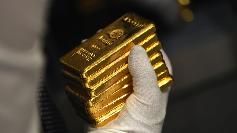 Gold prices see a hike of Rs3,700 per tola in Pakistan