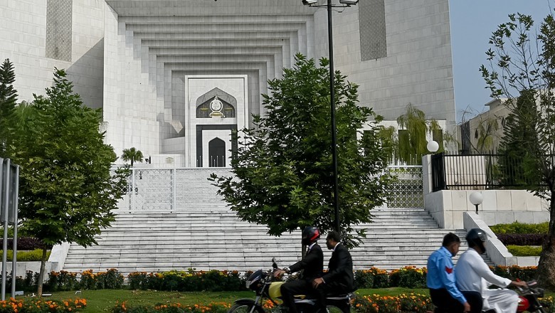 Strong reactions pour in after Supreme Court judges resign