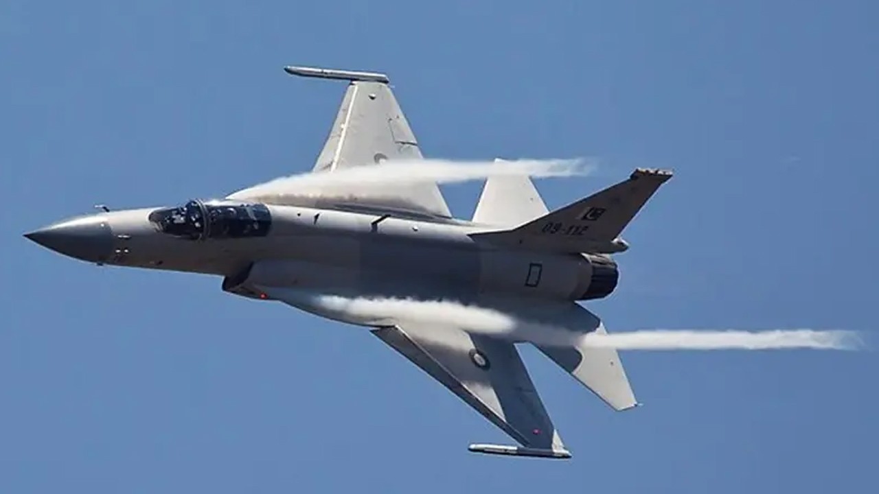 Pakistan to sell JF-17 to friendly country as MoU signed at Dubai Airshow 2025