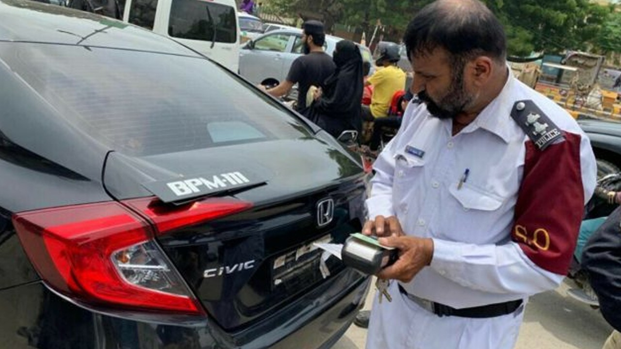Karachi police set Dec 5 deadline for removal of fake number plates