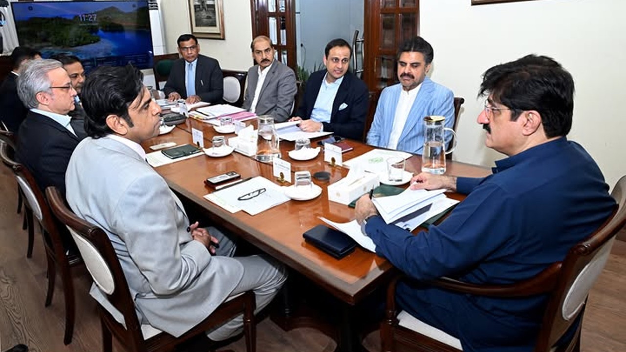 Sindh CM approves Rs25 bln for reconstruction of roads, streets in Karachi