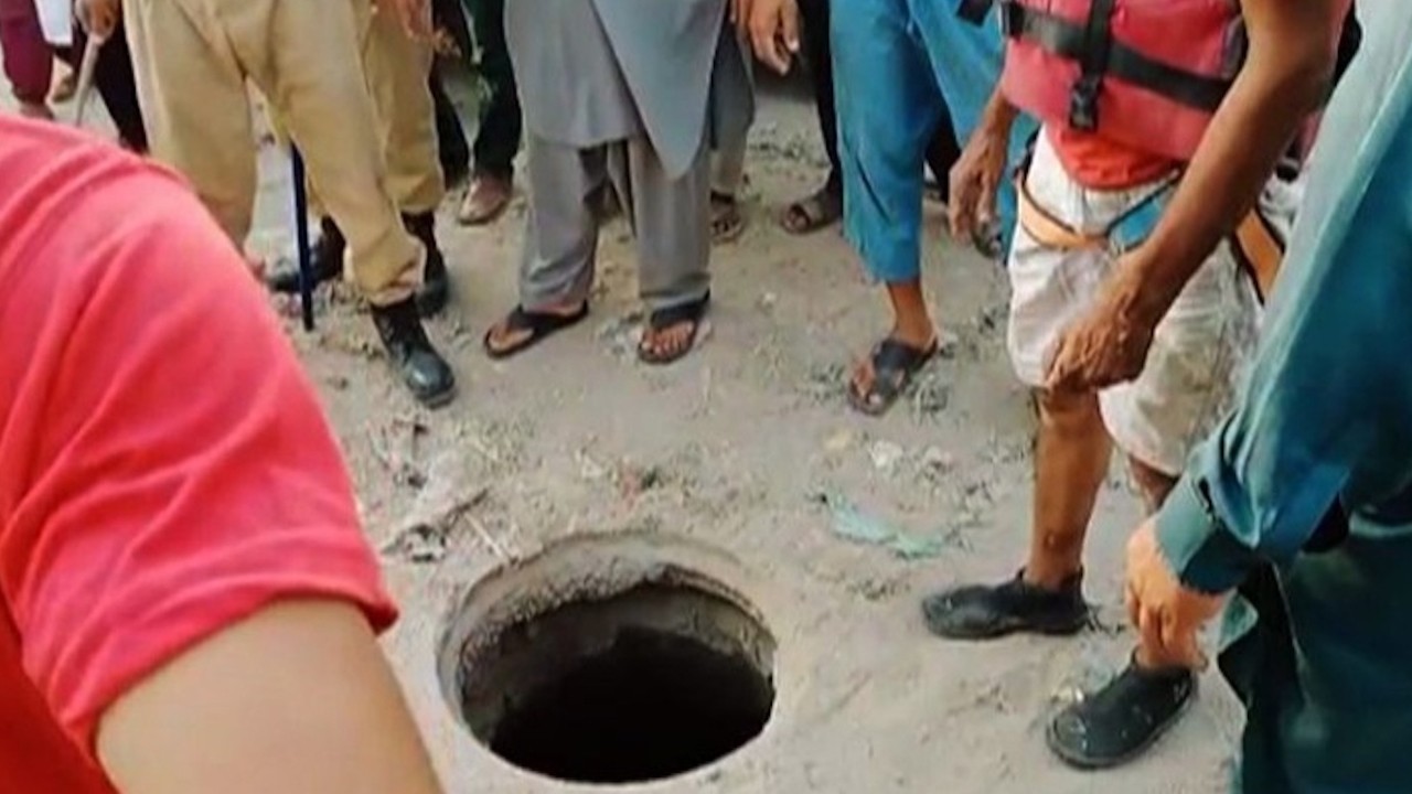 Karachi records 24 deaths in open manhole this year