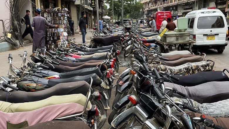 KMC council okays budget for repair, beautification of Karachi roads and footpaths